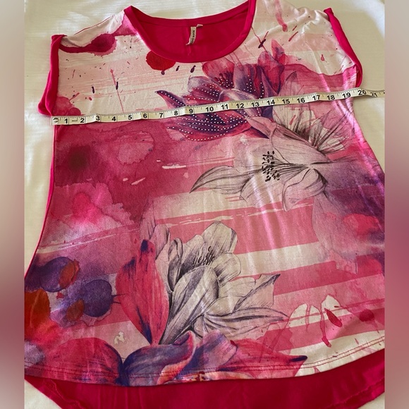 Belah & Codey women’s pink floral top,Size medium. - Picture 7 of 8